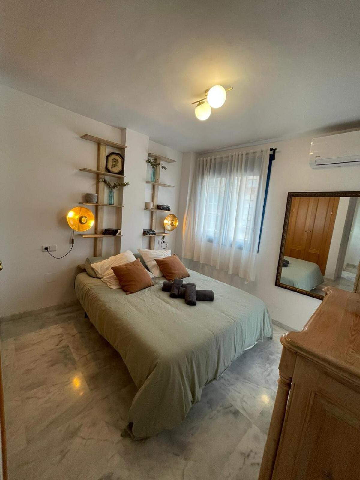 Calu Homes Cerca Playa De Huelin Málaga Exteriör bild